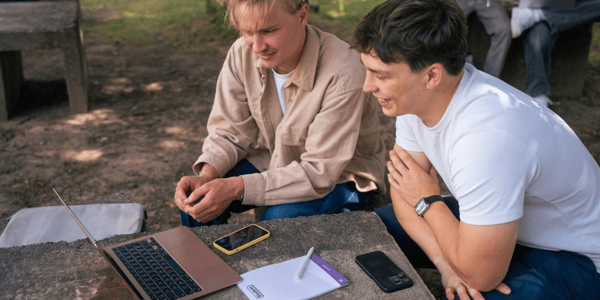 Découvrez comment trouver un job étudiant, un stage ou un premier emploi en Belgique, postuler efficacement et économiser grâce à Student.be et Mes Aides Financières.